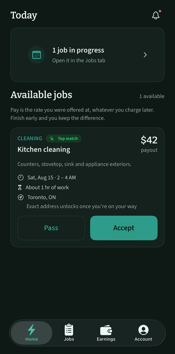 UrbanHelper helper app: an accepted job showing the pay, the time window and a button to start heading over